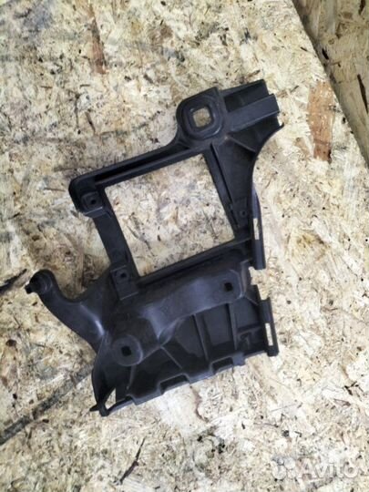 Кронштейн левый Audi A6 C7 C7 chva 2014