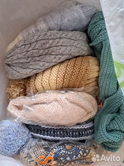 Шапки трикотажные женские