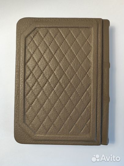 Книги в кожаном переплёте