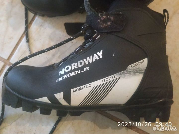 Лыжи беговые детские,ботинки (33 р),палки