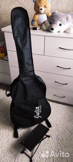 Классическая гитара Livingstone