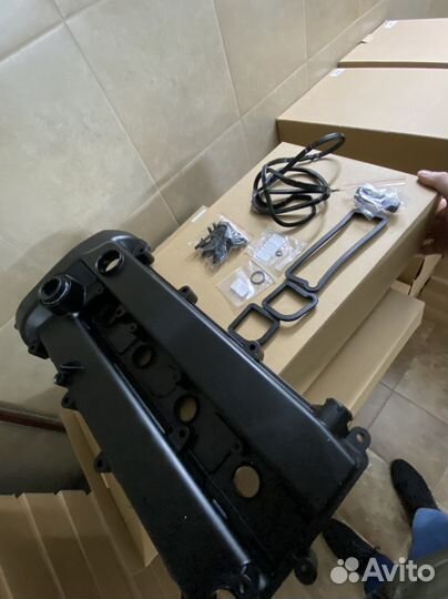 Клапанная крышка Mazda 6/3 Ford mondeo 2.0/2.3/2.5