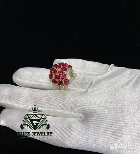 Роскошный комплект с бриллиантами и корундами