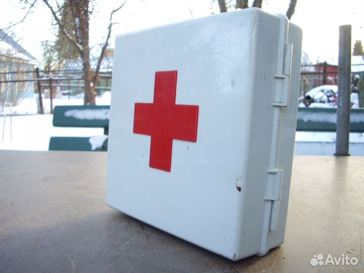 Штатная аптечка из кунга армейской машины