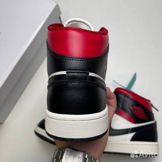 Кроссовки Air Jordan 1 Mid Gym Red Panda / EU 44.5