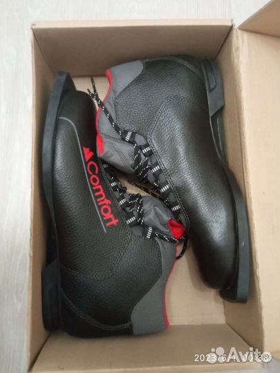 Лыжные ботинки