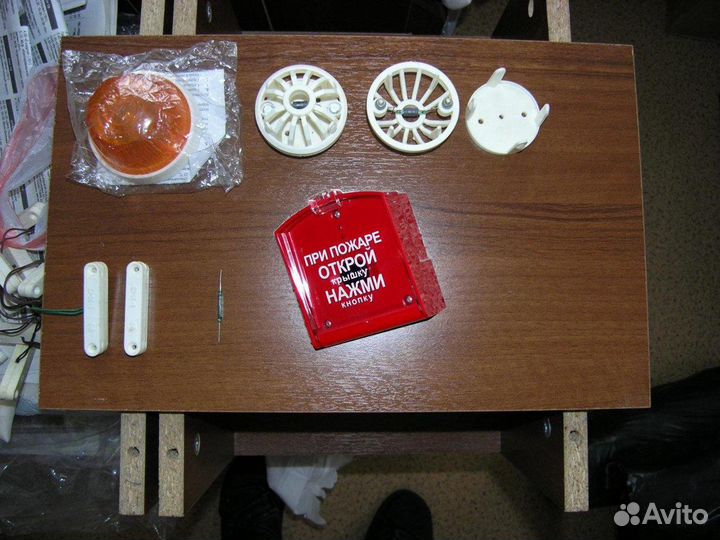 Датчик температуры, геркон и световой оповещатель
