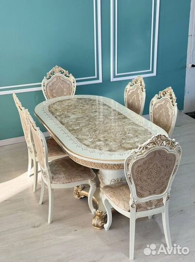 Стол и стулья в гостиную. В наличии