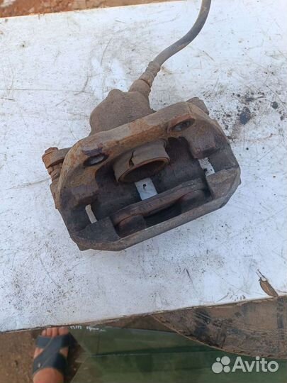 Суппорт передний правый Рено сценик 1. 1999-2003 г