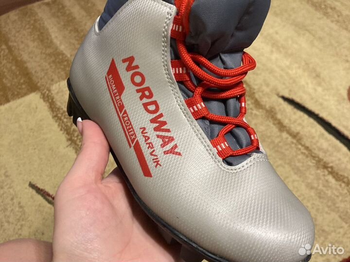 Лыжные ботинки