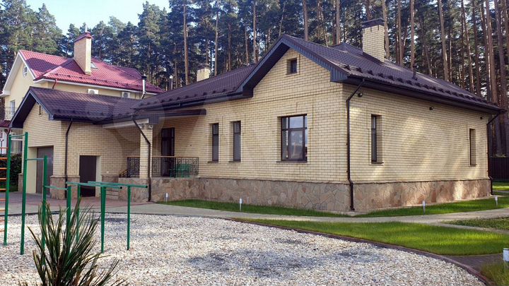 Коттедж 220 м² на участке 15 сот.