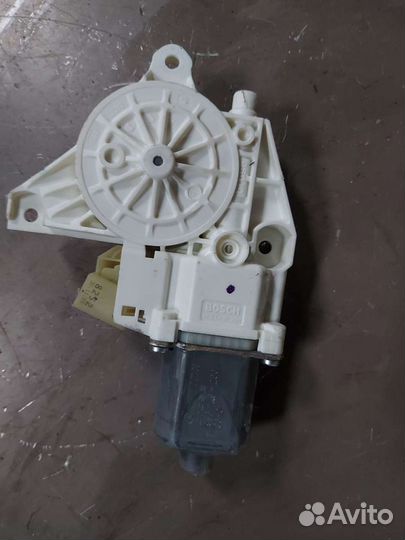 Мотор стеклоподъёмника задний правый на Mercedes M