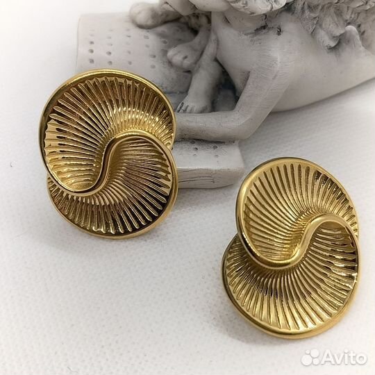 Стильные серьги