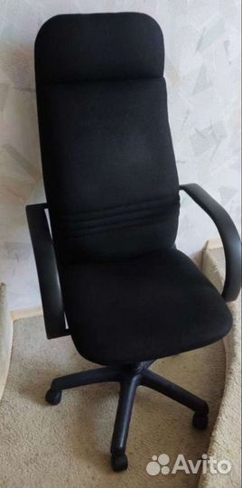 Офисное кресло руководителя