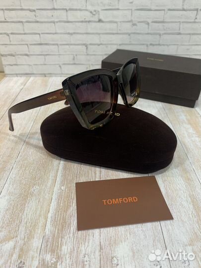 Солнцезащитные очки Tom Ford