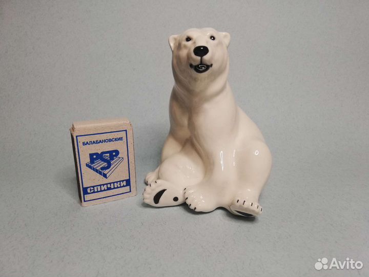 Фарфоровая статуэтка Белый медведь