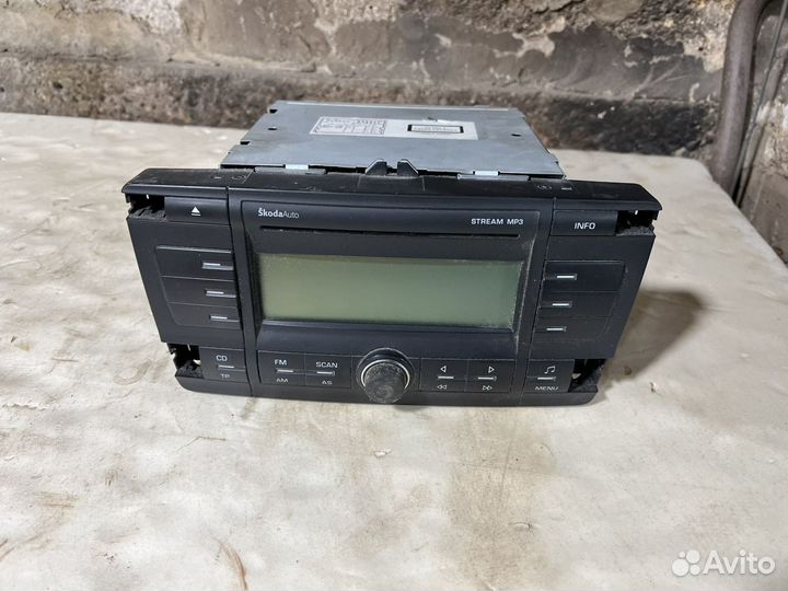 Штатная магнитола на skoda octavia a5