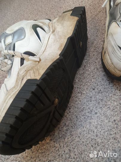 Белые зимние кроссовки женские