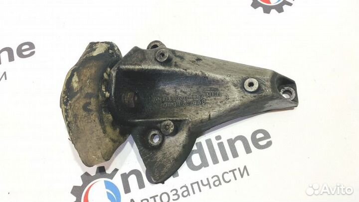 Кронштейн АКПП левый Audi A6 C5 2.4 ARJ 1999