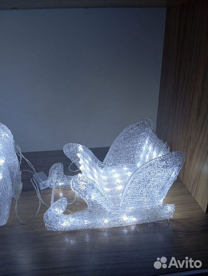 Светодиодный олень с санями