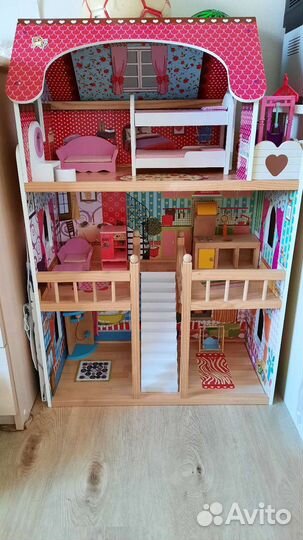 Кукольный домик с мебелью