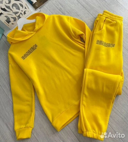 Спортивный костюм женский мягкий желтый