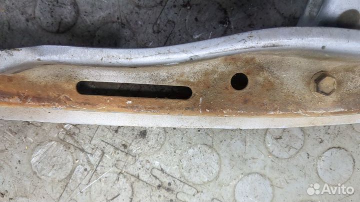 Усилитель бампера Lexus LX, 2000