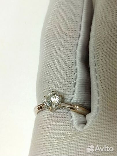 Золотое кольцо с фианитом 16,5р