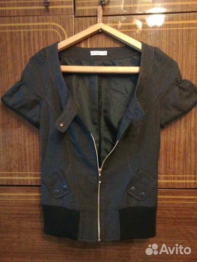 Классные вещи для девочки, пиджак,жилетки юбки