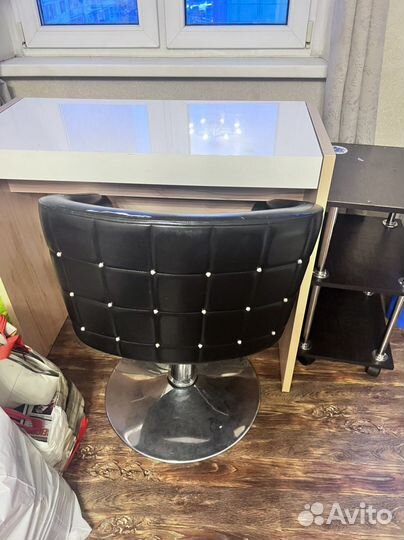 Кресло для парикмахера бу
