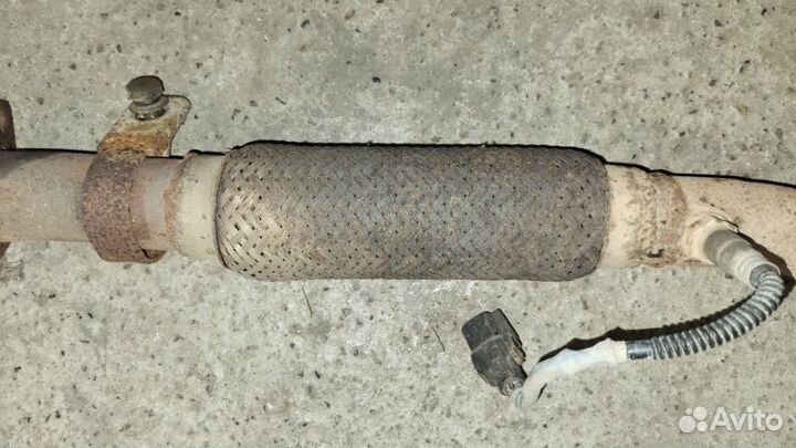 Приемная труба глушителя резонатор Hyundai Elantra