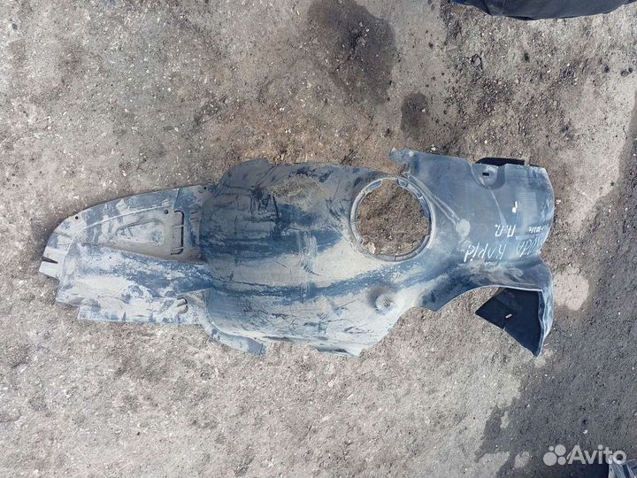 Подкрылок Skoda rapid передний правый