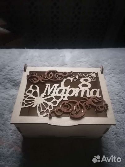 Деревянная шкатулка