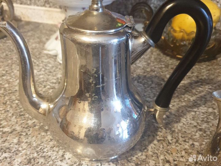 Антикварный набор чайник и молочник.Клеймо