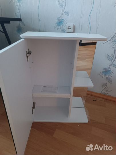 Полка для ванной с зеркалом