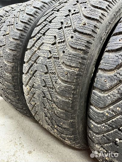 Goodyear UltraGrip 500 275/40 R20