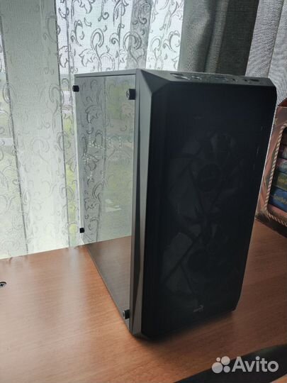 Игровой пк с монитором и клавиатурой