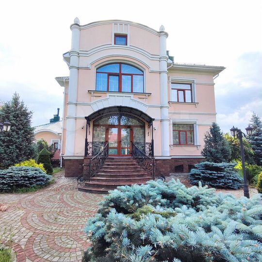 Дом 680 м² на участке 49,9 сот.