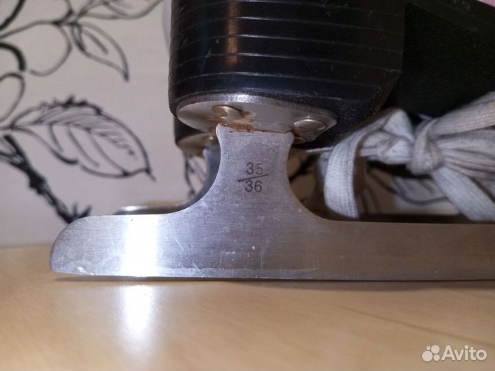 Коньки фигурные женские 35-36