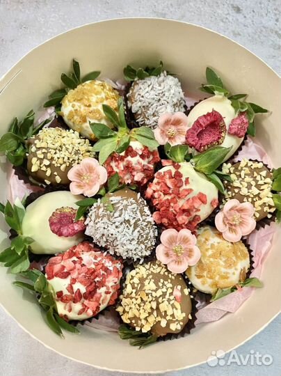 Клубника в шоколаде на 8 Марта