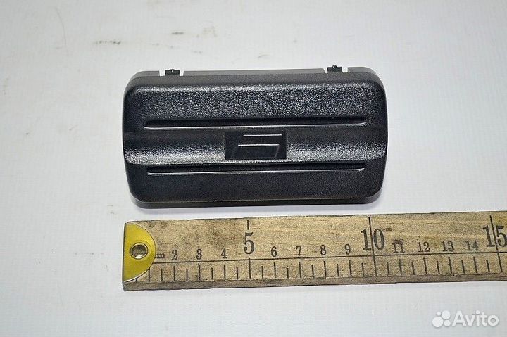 Салонная пластиковая маленькая деталь mercedes-ben