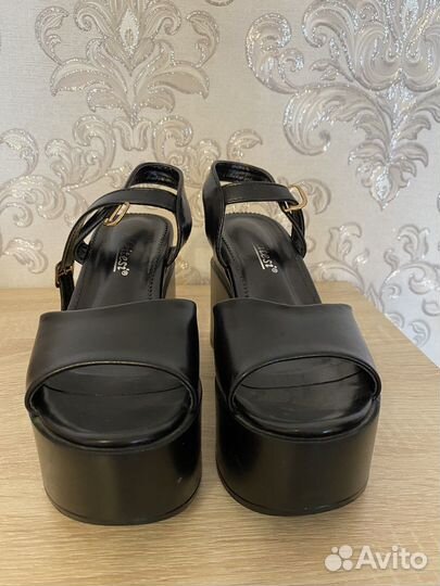 Босоножки женские