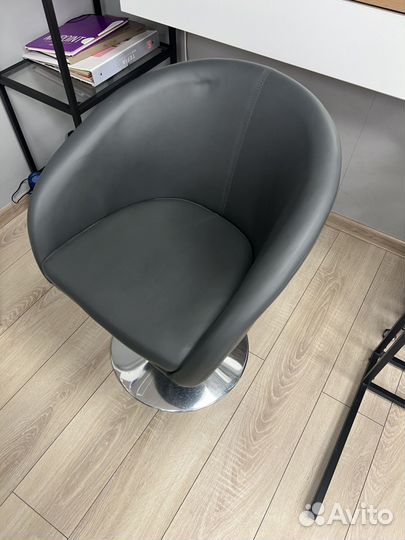Парикмахерское кресло