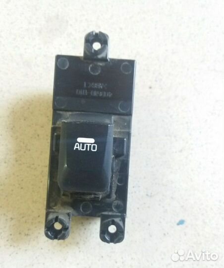 Кнопка стеклоподъемника задней правой двери Kia Ce