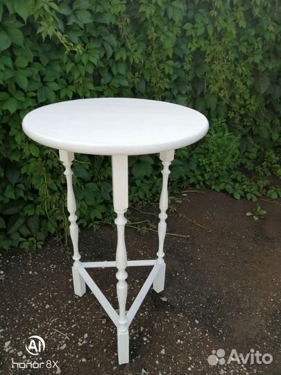 Декоративный столик, дерево