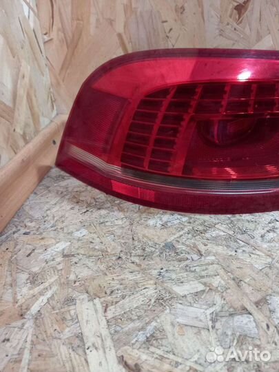 Фонарь задний левый правый Пассат Б7 универсал