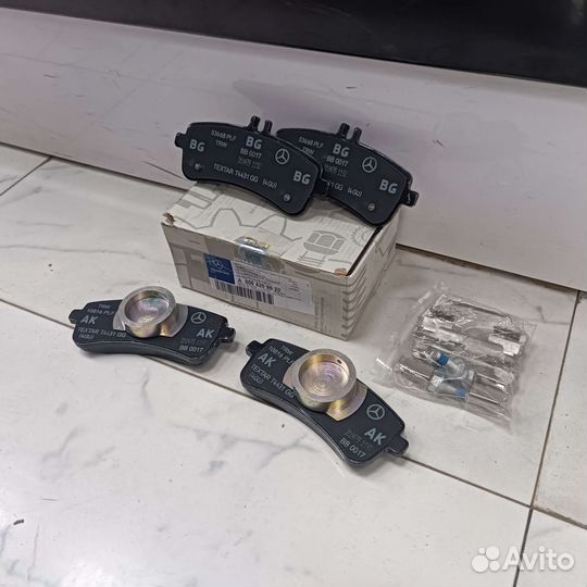 Колодки задние тормозные Mercedes W222