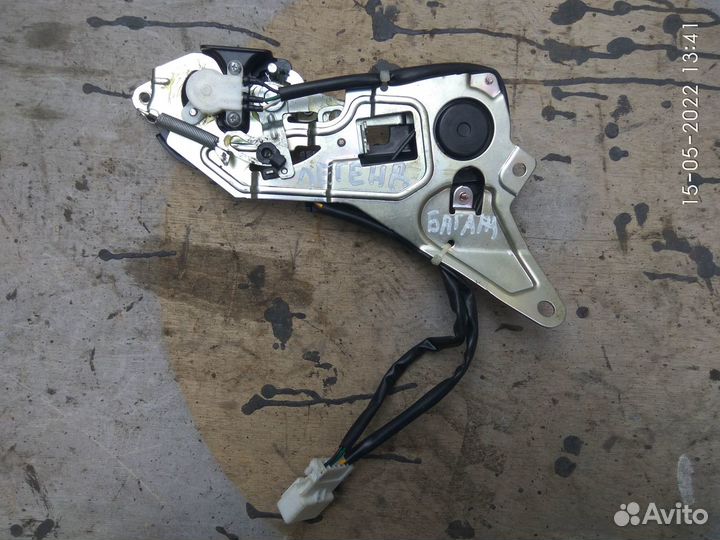 Замок открывания багажника на Хонда Легенд 2007 г