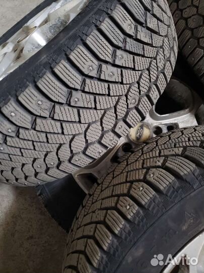 R16 Continental ComTracWinterViking 1 215/60, PCD 5x108 DIA 63.3