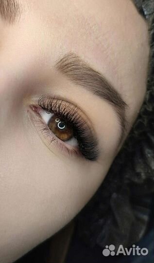 Наращивание ресниц. Ламинирование бровей и ресниц